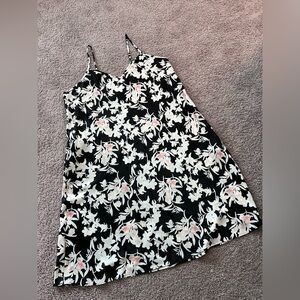 Cabernet Women’s Black Long Spaghetti Strap Gown w White & Pink Flowers
Size XL